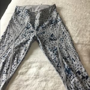 Lululemon Cropped Pants. Size 8.